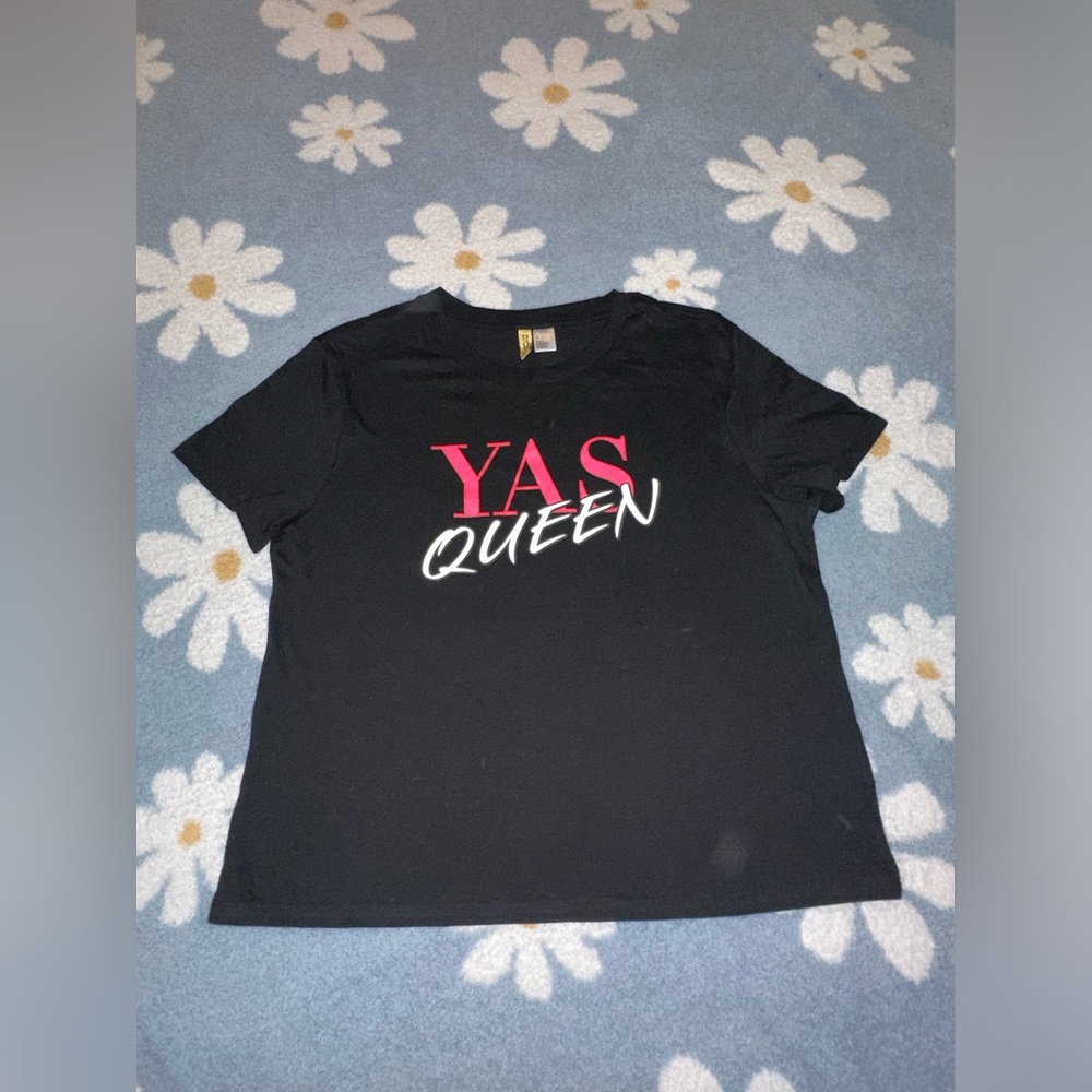 Yassss queen t shirt Large, wore once, GUC
